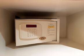 Studio Sukhumvit 18 by iCheck Inn