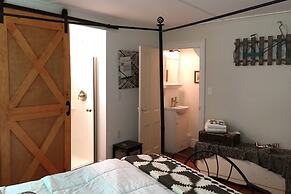 18 Vine Inn & Carriage House