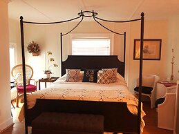 18 Vine Inn & Carriage House