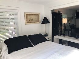 18 Vine Inn & Carriage House