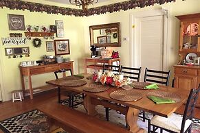 18 Vine Inn & Carriage House