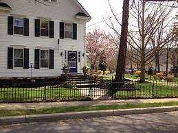 18 Vine Inn & Carriage House