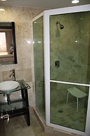 Hotel Porto Allegro - Near Malecon