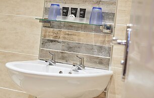 The Kingston Theatre Hotel