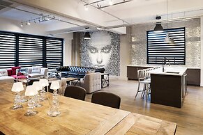 Holland Hotel by Simplissimmo