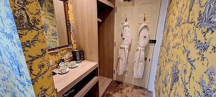 Camelot Castle Hotel