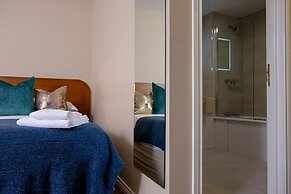 Charlemont Arms Hotel