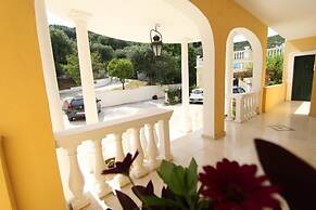 Avra Paradise Aparthotel