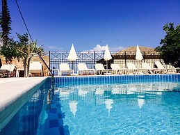 Avra Paradise Aparthotel