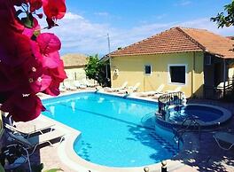 Avra Paradise Aparthotel