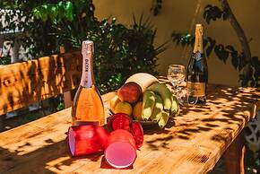 Avra Paradise Aparthotel