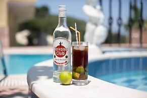 Avra Paradise Aparthotel