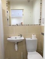 OYO Wave Crest Hotel