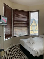 OYO Wave Crest Hotel