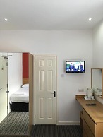 OYO Wave Crest Hotel