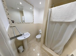 OYO Wave Crest Hotel