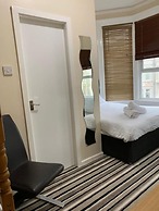 OYO Wave Crest Hotel