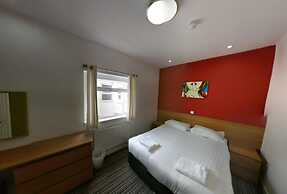 OYO Wave Crest Hotel