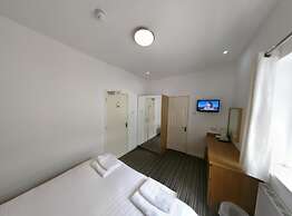 OYO Wave Crest Hotel