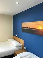 OYO Wave Crest Hotel