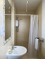 OYO Wave Crest Hotel