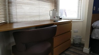 OYO Wave Crest Hotel