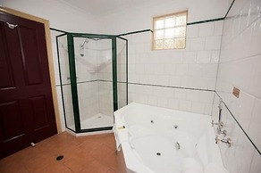 The Georgian Motor Lodge