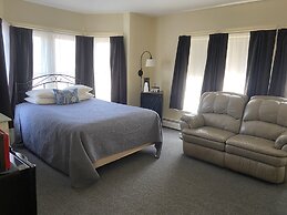 The Whitetail and Suites