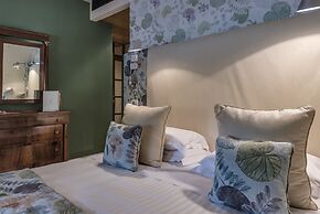 Augustus Hotel & Resort