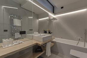 Augustus Hotel & Resort