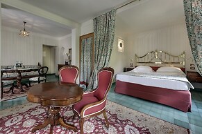 Augustus Hotel & Resort