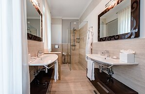 Augustus Hotel & Resort