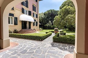 Augustus Hotel & Resort