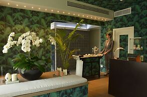 Augustus Hotel & Resort