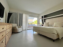 Augustus Hotel & Resort