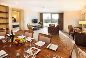 Heston Hyde Hotel