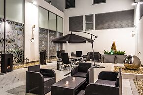 Heston Hyde Hotel