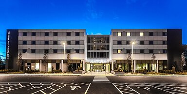 Heston Hyde Hotel