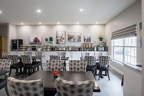 Amsterdam Inn & Suites, an Ascend Collection Hotel