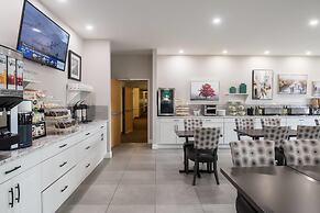 Amsterdam Inn & Suites, an Ascend Collection Hotel