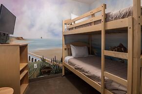 Amsterdam Inn & Suites, an Ascend Collection Hotel