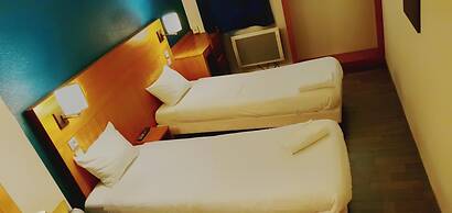 Glisy Hotel