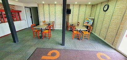 Glisy Hotel