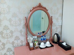 Jayleen 1918 Hotel