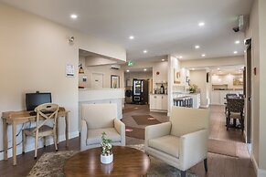 Amsterdam Inn & Suites Sussex