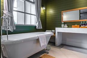 Thames Valley Khao Yai