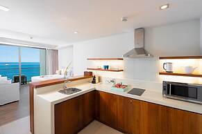 A La Carte Da Nang Beach