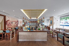 A La Carte Da Nang Beach