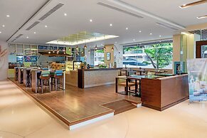 A La Carte Da Nang Beach