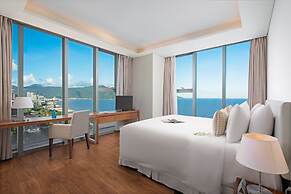A La Carte Da Nang Beach